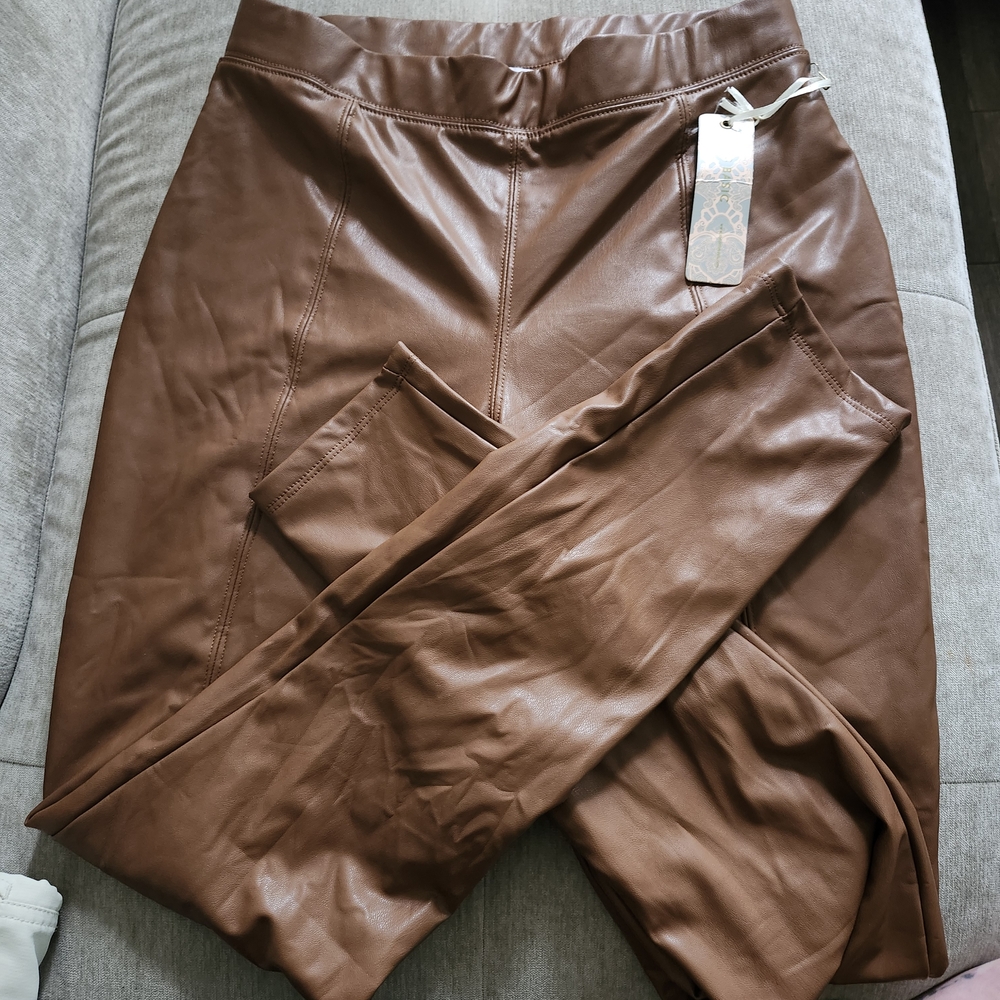 Iris Basic Stylish Leatherette Pants